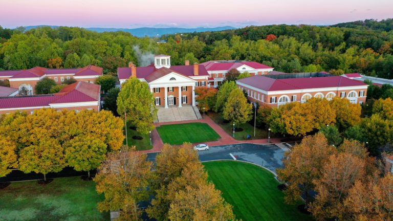 Darden MBA – Program Highlights and Student Clubs